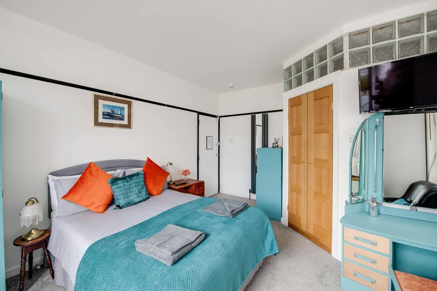 Ferryman Apartments By Places To Be Portsmouth Eksteriør billede